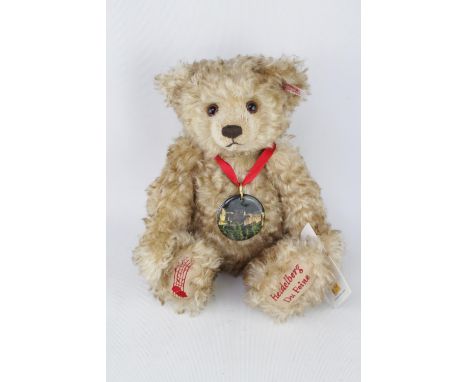 Steiff Heidelberg Du Feine Bear with necklace and Tag 