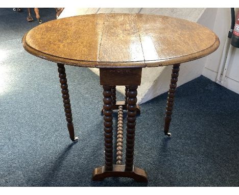 An oak Sutherland table, on bobbin turned legs and splayed feet, fully open 72.5cm