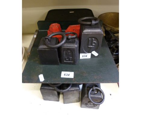 A set of W & T. Avery G.P.O scales (the vendor advises these to be ex Stroud Post Office), together with a quantity of mainly