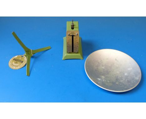 A set of Salter spring scales in original box