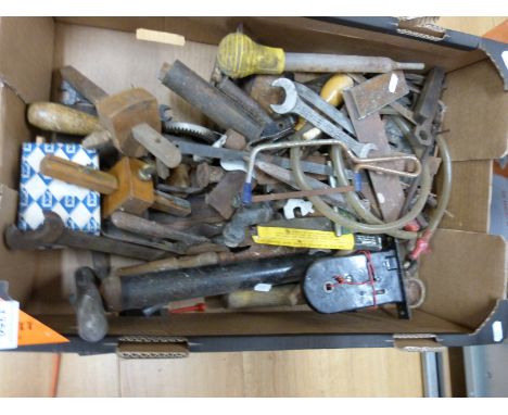 A quantity of vintage woodworking and other tools