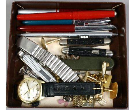 A quantity of collectables including pens, penknives, cufflinks, vintage gents wristwatch etc.