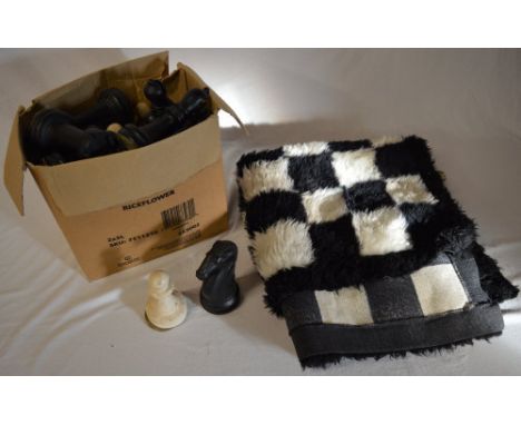Large novelty chess set