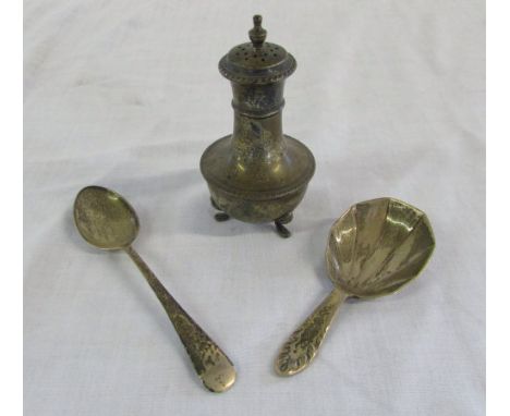 Silver pepper pot Birmingham 1944, silver caddy spoon Sheffield 1936 and a silver teaspoon Birmingham 1961 total weight 2.21 
