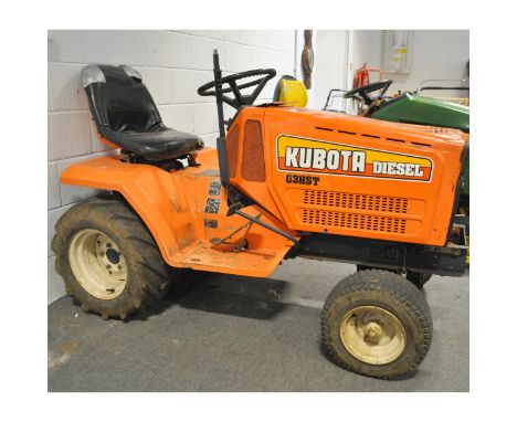 Kubota G3HST compact tractor mower.