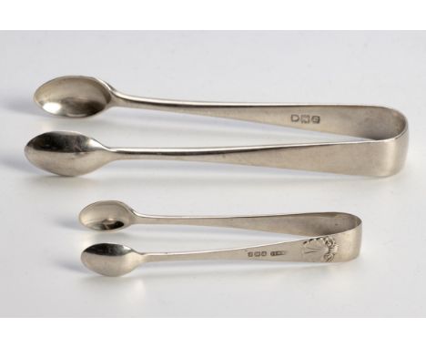 14cm long, 62g; And a Pair of Edward VII Silver Sugar Nips, FH Adams Ltd, Birmingham, 1914, 10cm long, 15g in total(2)