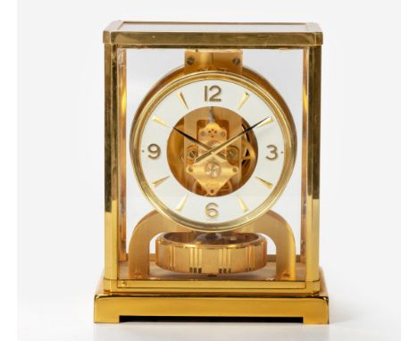 The circular white dial with Arabic numeral and arrowhead hour markers, five glass case, on bracket feet22,5cm high