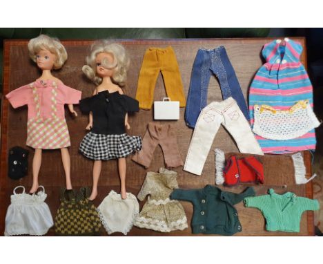 Pair of Mattel Sindy Dolls Toys &amp; Original Outfit Clothes Separates
