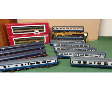 Lima EWS Loco Train + 40 OO Gauge Passenger Carriages &amp; Coaches