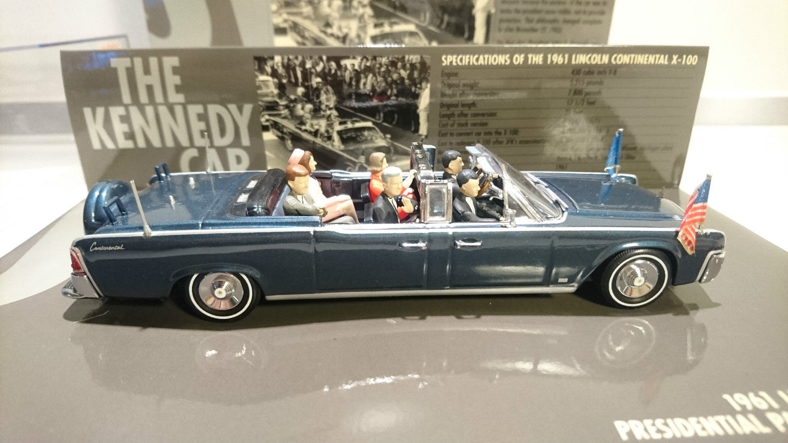 A John Kennedy (JFK) Car model of the 1961 Lincoln Continental Parade ...