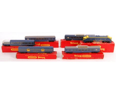 An original vintage Triang Railways made model railway train set locomotive engine and carriage set comprising the blue liver