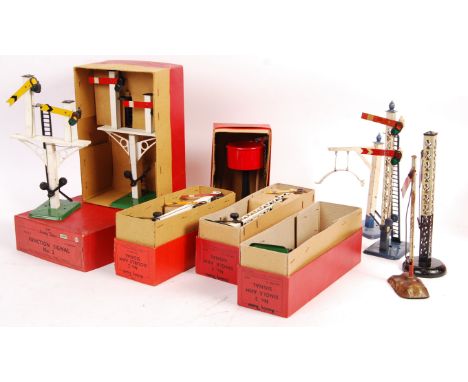 A collection of 3x original vintage 0 gauge model railway locomotive trainset accessories to include; 42362 No. 2 Junction Si