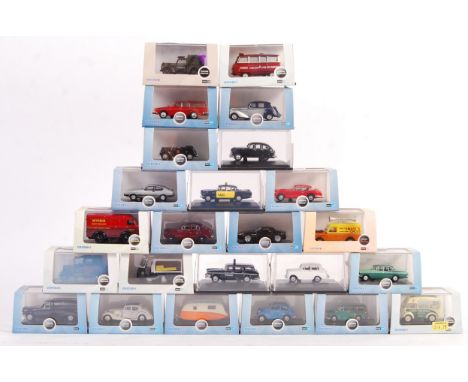 A collection of 25x assorted Oxford 1/76 scale diecast model cars and vehicles. Suitable for 00 gauge model railway layouts. 