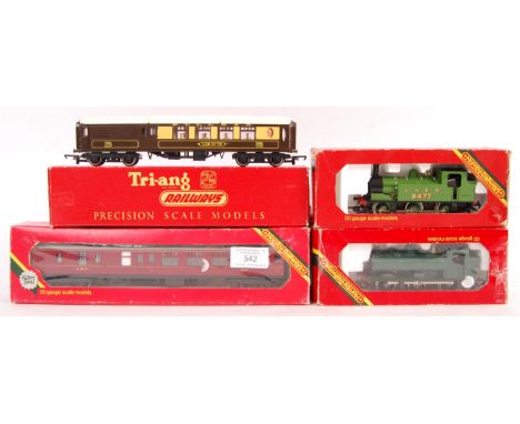 A collection of 4x assorted Hornby 00 gauge model railway trainset locomotives and coaches to include; R.041 G.W.R. Loco Pann