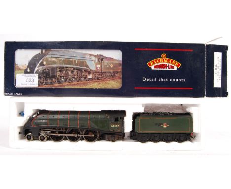 A Bachmann 00 Gauge model railway trainset locomotive 31-354A A4 6007 Sir Nigel BR Lined Green. Complete within the original 