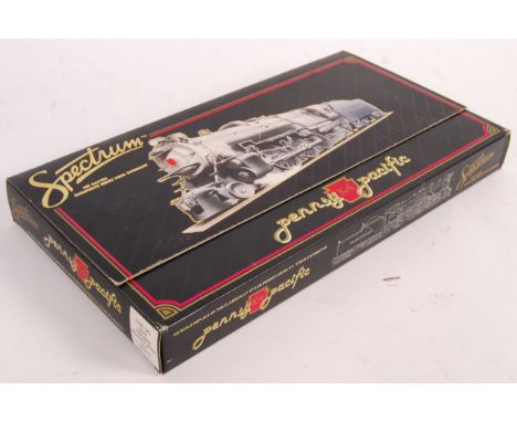 A Bachmann Spectrum 00 Gauge model railway trainset locomotive 84114 pre war Pennsylvania K-4 Pacific 4-6-2 steam locomotive 