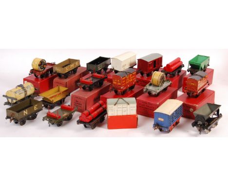 A collection of original vintage Hornby 0 Gauge model railway locomotive trainset rolling stock models to include; 42145 Flat
