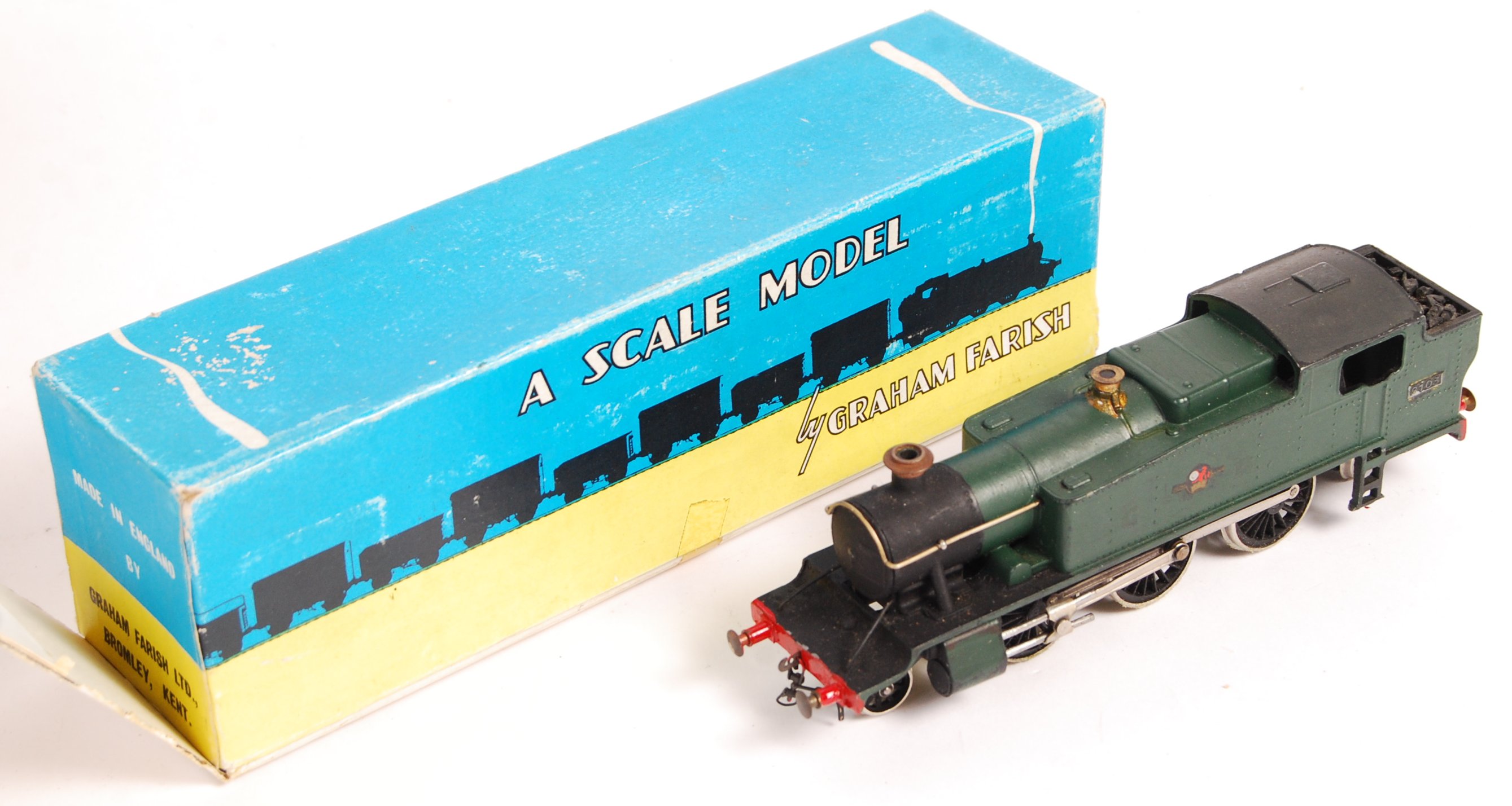 A large collection of assorted 00 gauge model railway train set items