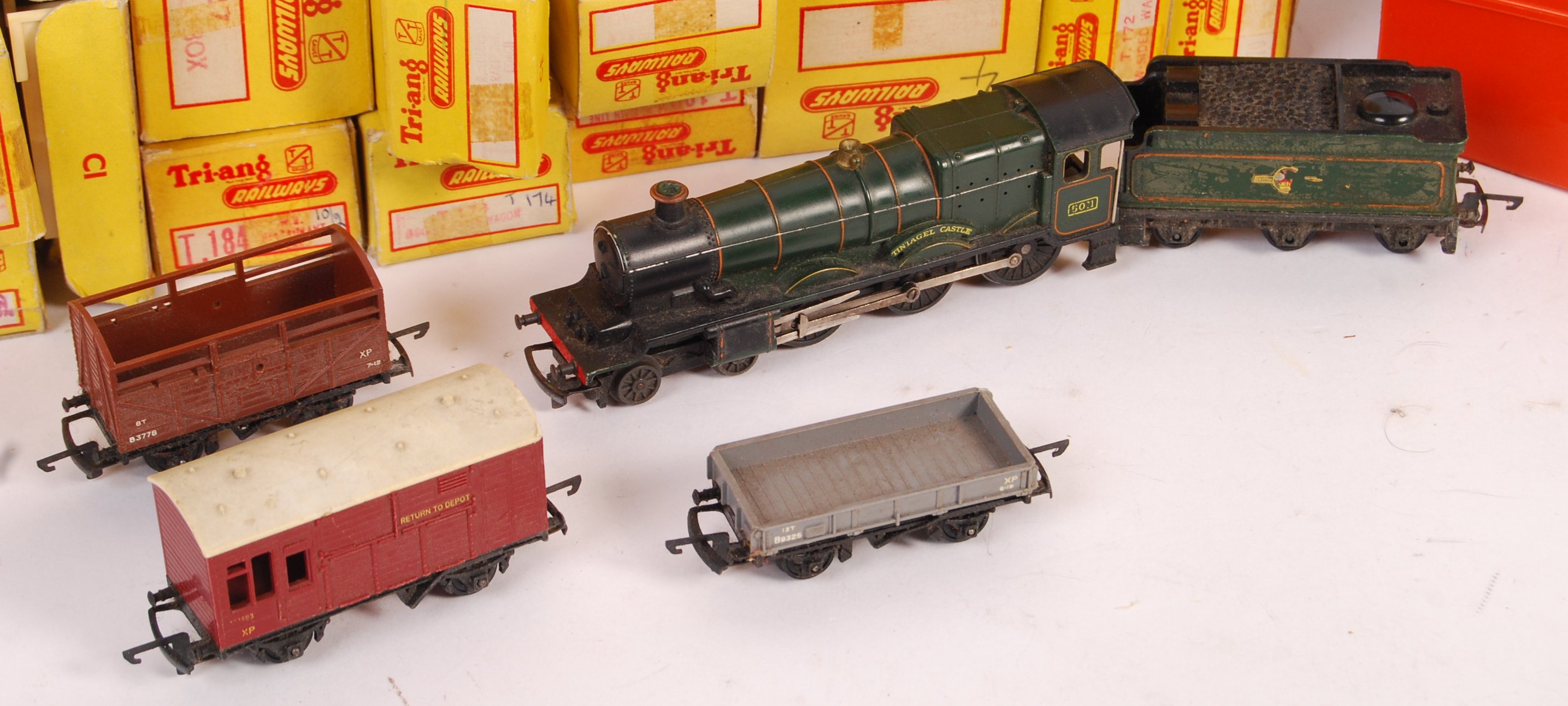 An Interesting Large Collection Of Vintage Tri-ang / Triang Railways TT ...