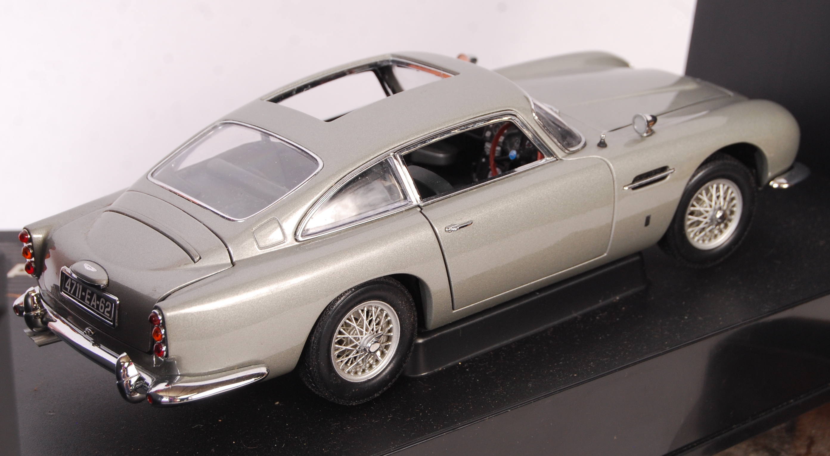 A good Autoart made James Bond 007 Goldfinger 1/18 scale Aston Martin ...