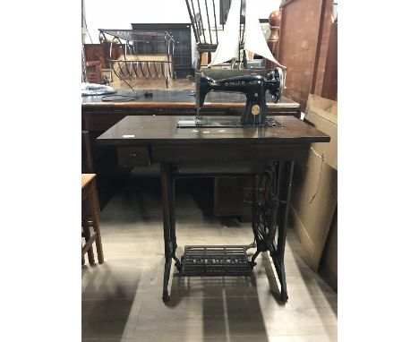 VINTAGE SINGER SEWING MACHINE (SAS)