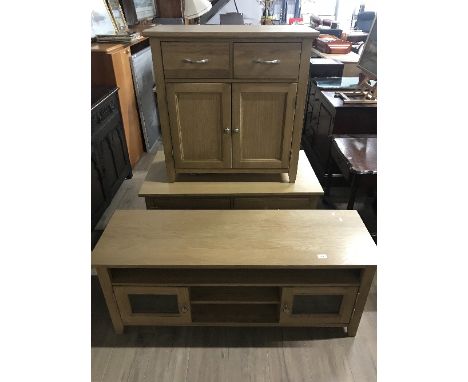 LIGHT OAK EFFECT CUPBOARD COFFEE TABLE & TV UNIT