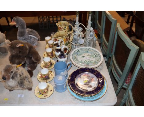 A pair of continental porcelain ewers; Aynsley fruit decorated coffee cans and saucers; Lladro type table lamps; commemorativ