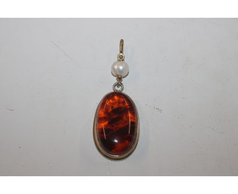 A large vintage Sterling silver and cultured pearl pendant, approx. 16gms 