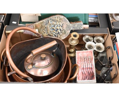 A copper kettle, preserving pan and coal helmet to/w a brass candlestick, trivet and other metalware (box) 