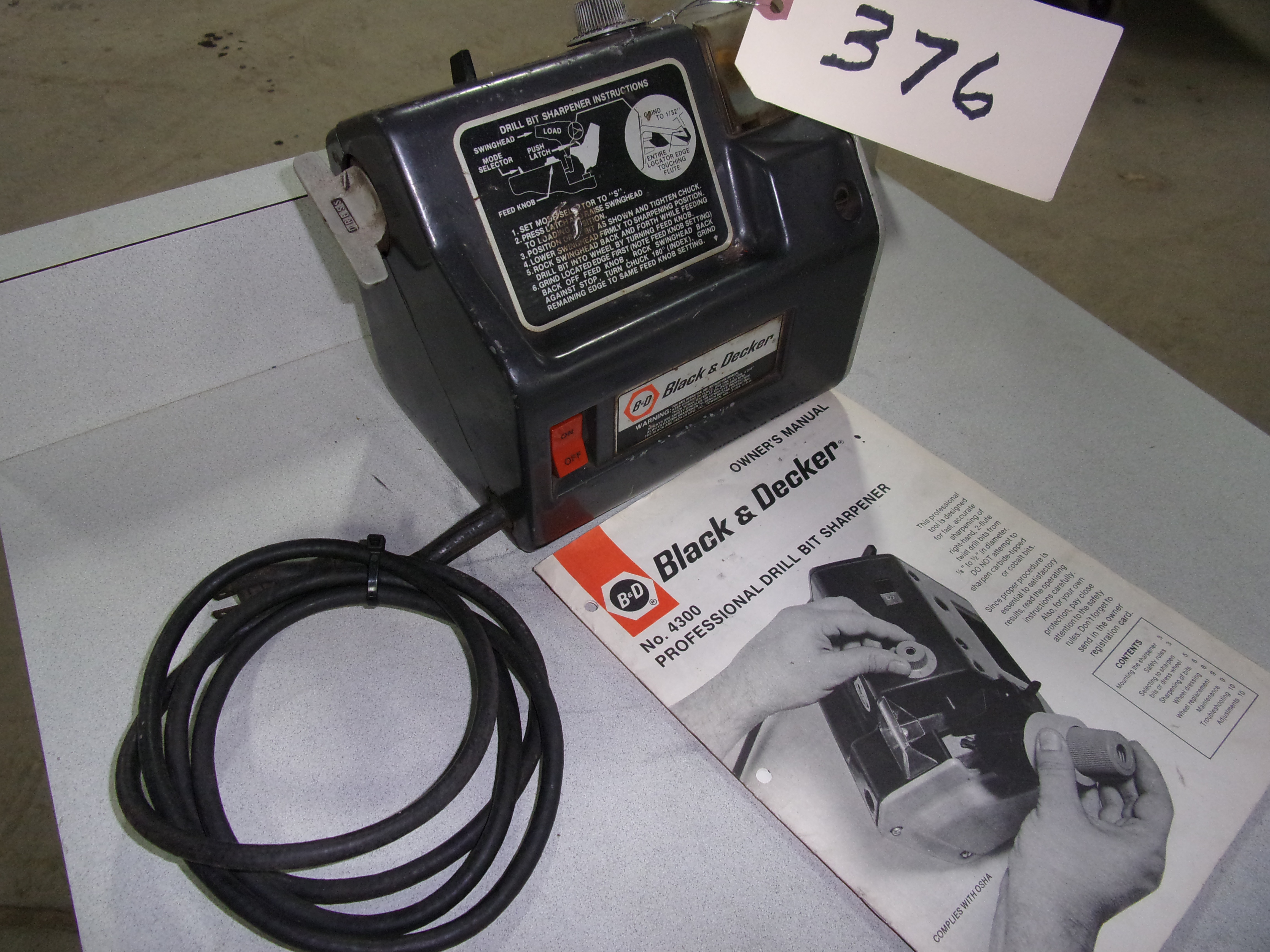 BLACK AND DECKER 4300 H.D. DRILL SHARPENER W/ MANUAL