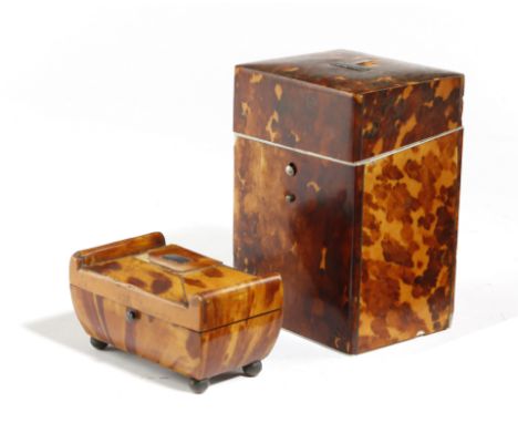 λ An early 19th century tortoiseshell etui, the hinged lid with a vacant plaque revealing a silk lined divided interior with 