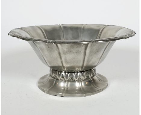 FUßSCHALE, Zinngießerei Kayser/Krefeld, Chippendale Stil,Entwurf um 1920, Modellnr. 4997, Reliefmarke und numm., 11,5 x 25,5 