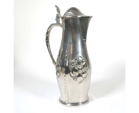 KAFFEEKANNE, Zinngießerei Kayser/Krefeld, Chippendale Stil,Entwurf um 1920, Modellnr. 4957, gemarkt und numm., H 36 cm, polie
