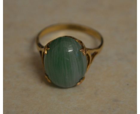 9ct gold ring with semi precious stone ring size R