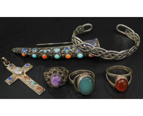 Various silver and other jewellery, to include three stone set dress rings, a bangle, multi stone set crucifix, and an Easter