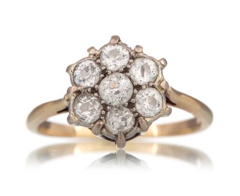 DIAMOND CLUSTER RING, set with round brilliant cut diamonds totalling approximately 0.80 carats, in unmarked, size K 1/2Qty: 