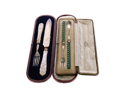 SILVER &amp; SIMULATED HARDSTONE PICKLE KNIFE &amp; SPOON, maker Goldsmiths &amp; Silversmiths Co., London 1914, both with tw