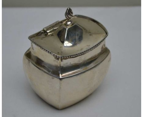 AN EDWARDIAN SILVER TEA CADDY of Georgian design, hinged cover with flame finial, opening to reveal a gilded interior, Birmin