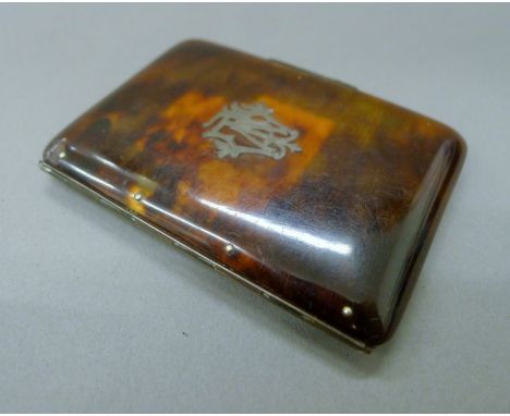 A silver-mounted tortoiseshell cigarette case. 6 cm wide.
