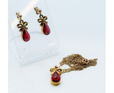 A 9 ct gold bow drop pendant on a 9 ct gold chain and a pair of 9 ct gold matching earrings.  Pendant and earrings each 1.5 c