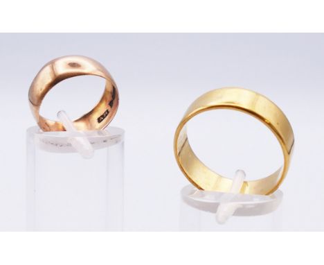 An 18 ct gold wedding band. Ring size U/V. 7.7 grammes and a 9 ct gold wedding band. Ring size J/K. 1.5 grammes. 