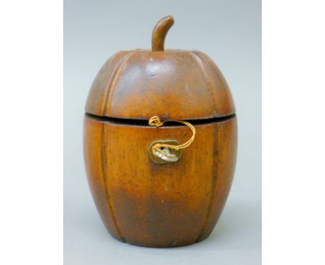 A pear tea caddy. 15 cm high.