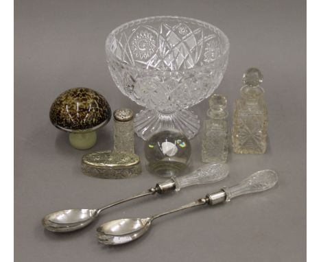 A small quantity of various glassware including a bowl, a pair of salad servers, a paperweight, a Wedgwood speckled glass mus
