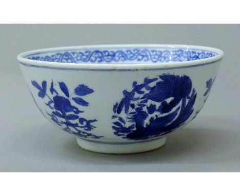 A Chinese blue and white porcelain bowl. 15 cm diameter.