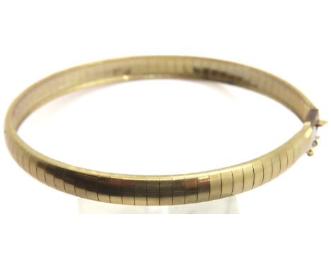 9ct gold bangle 12.8g. D: 5.5 cm. P&amp;P Group 1 (£14+VAT for the first lot and £1+VAT for subsequent lots) 