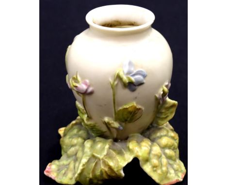 Royal Worcester small vase, shape 1058, H: 10 cm. P&amp;P Group 1 (£14+VAT for the first lot and £1+VAT for subsequent lots) 