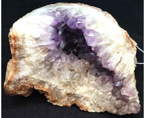 Large amethyst crystal geode, L: 18 cm. P&amp;P Group 2 (£18+VAT for the first lot and £3+VAT for subsequent lots) 