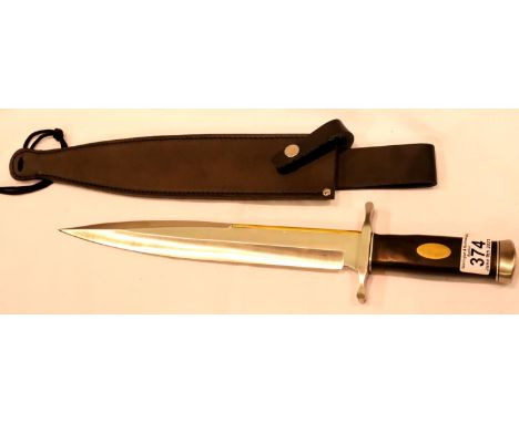 New leather sheathed hunting knife, blade L: 27 cm. P&amp;P Group 2 (£18+VAT for the first lot and £3+VAT for subsequent lots