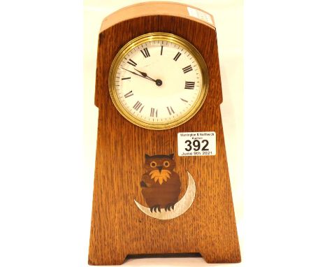 Wooden mantle clock with an Arts and Crafts inlaid Owl, H: 20 cm. P&amp;P Group 3 (£25+VAT for the first lot and £5+VAT for s