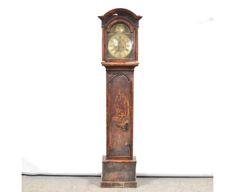 Chinoiserie longcase clock (defective), arched hood with fretwork frieze, engaved columns, trunk with long arched door, plint